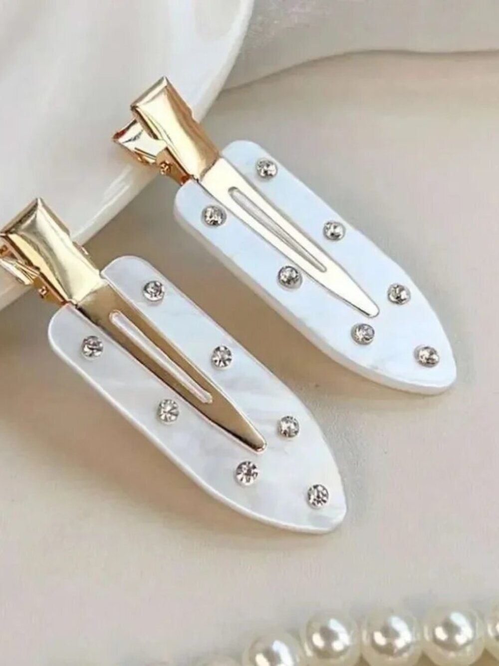Elegant Gold and White Hair Clips R235